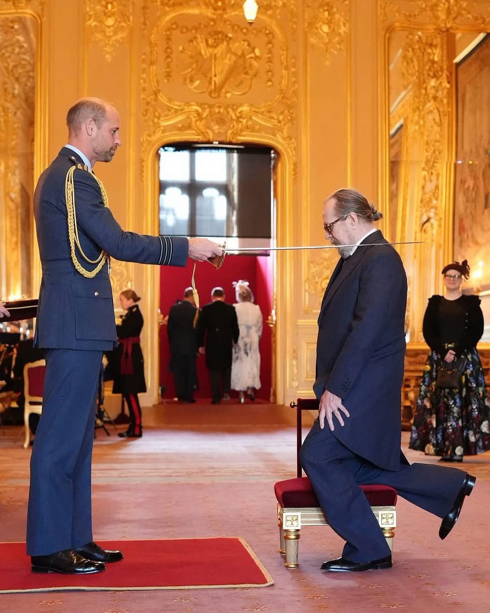 Gary Oldman Web (@garyoldmanweb) on Twitter photo Congratulations to Sir Gary Oldman who has been made a Knight Bachelor by the Prince of Wales at Windsor Castle!
The honour recognises his services to drama. So well deserved! 👏👏👏❤️ Congratulations to Sir Gary Oldman who has been made a Knight Bachelor by the Prince of Wales at Windsor Castle!
The honour recognises his services to drama. So well deserved! 👏👏👏❤️