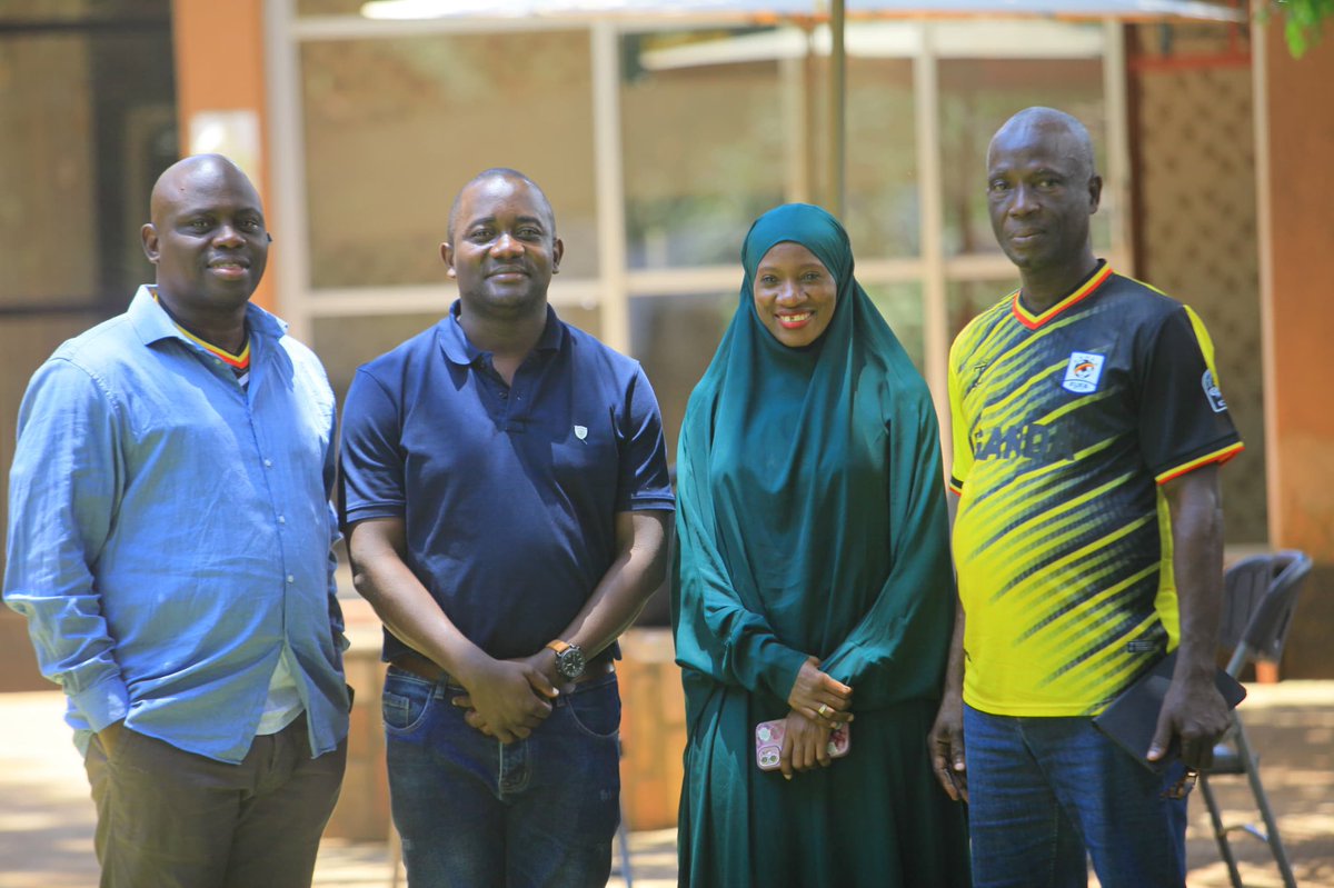 Met Andrew a few months ago — someone who truly values my work. We teamed up to simplify poultry farming with a deep litter-compatible water line system. I featured him on my channel — check it out &amp; support Vet Equip Solutions! 👉 youtu.be/O21t3YtXuGU?si…
#LISAxLouisVuitton