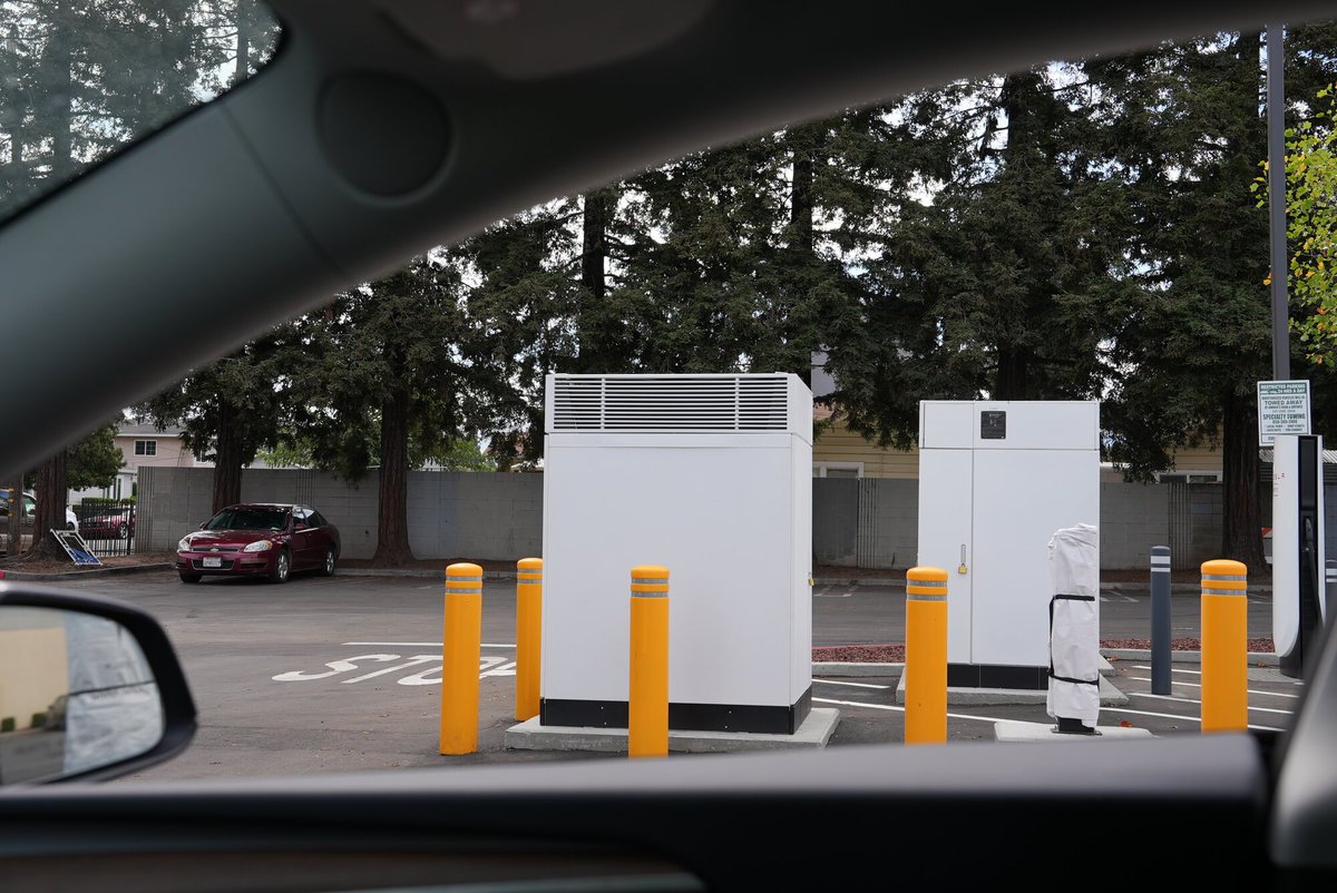 Kenny_167's tweet photo. @itskyleconner This picture shows a short covered up pillar next to the cabinet, the posts don't have payment terminals so I wonder if they're going the single point of sale post route https://t.co/81k3K9BlA7