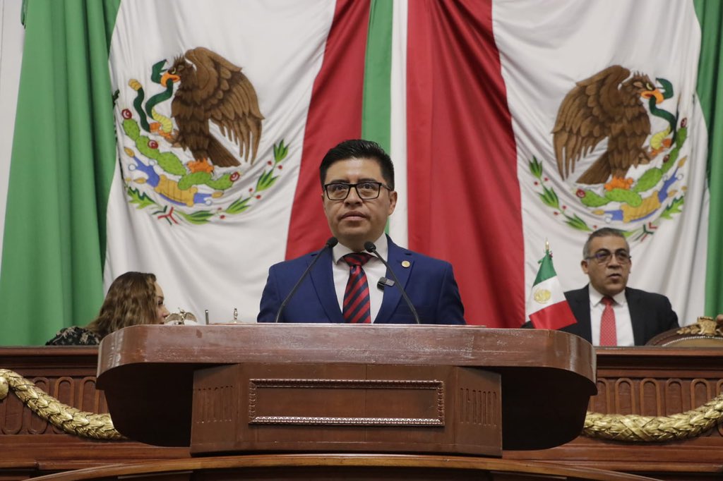 🏛️⚒️🔩El diputado <a href="/Alberto_Vanegas/">Alberto Vanegas</a> (MORENA) propuso crear la Ley de las Personas Trabajadoras No Asalariadas, Prestadoras de Servicios por Cuenta Propia y Comerciantes en el Espacio Público de la #CDMX.