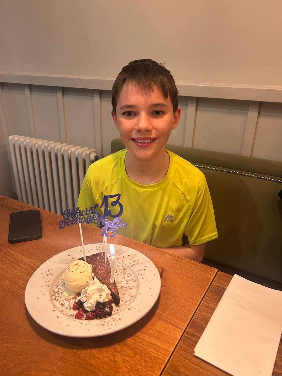 zoemufc's tweet image. Happy 13th birthday to my little superstar ✨️ keep being your unique self Ollie @Olliebach12 🎂🎁🎈🎉😘