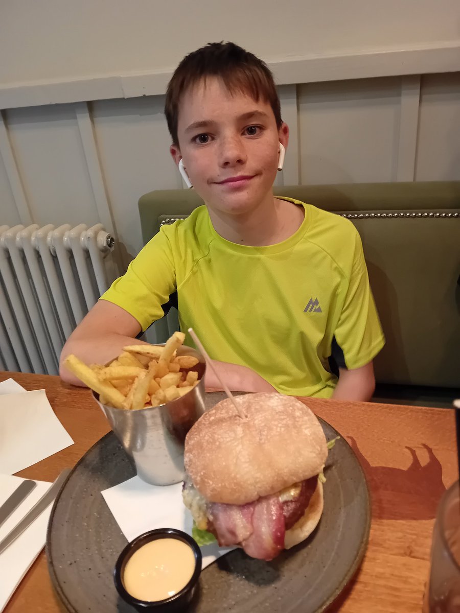 zoemufc's tweet image. Happy 13th birthday to my little superstar ✨️ keep being your unique self Ollie @Olliebach12 🎂🎁🎈🎉😘