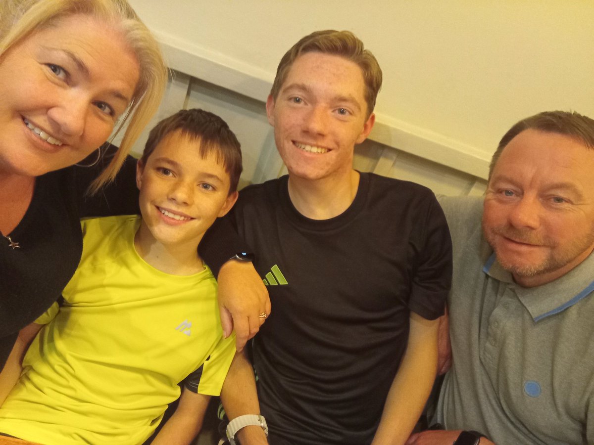 zoemufc's tweet image. Happy 13th birthday to my little superstar ✨️ keep being your unique self Ollie @Olliebach12 🎂🎁🎈🎉😘