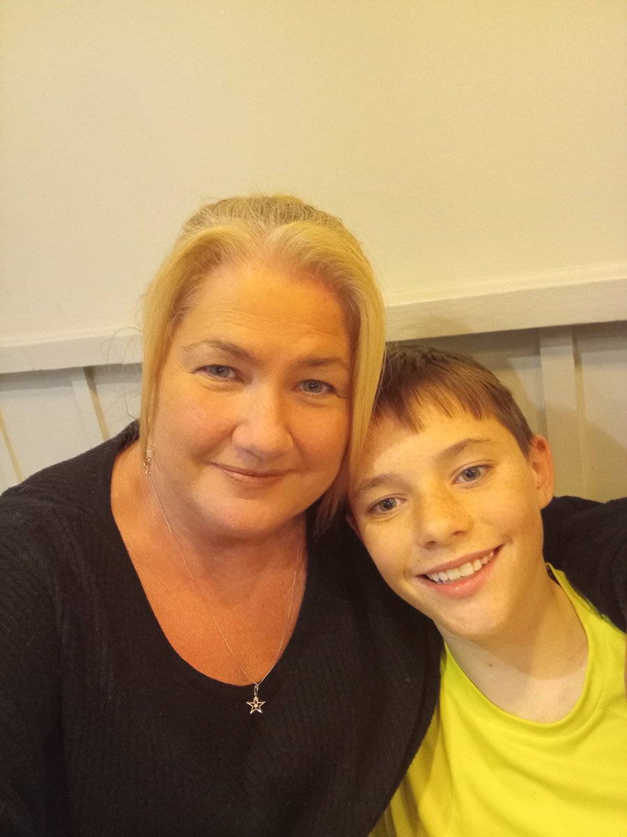 zoemufc's tweet image. Happy 13th birthday to my little superstar ✨️ keep being your unique self Ollie @Olliebach12 🎂🎁🎈🎉😘