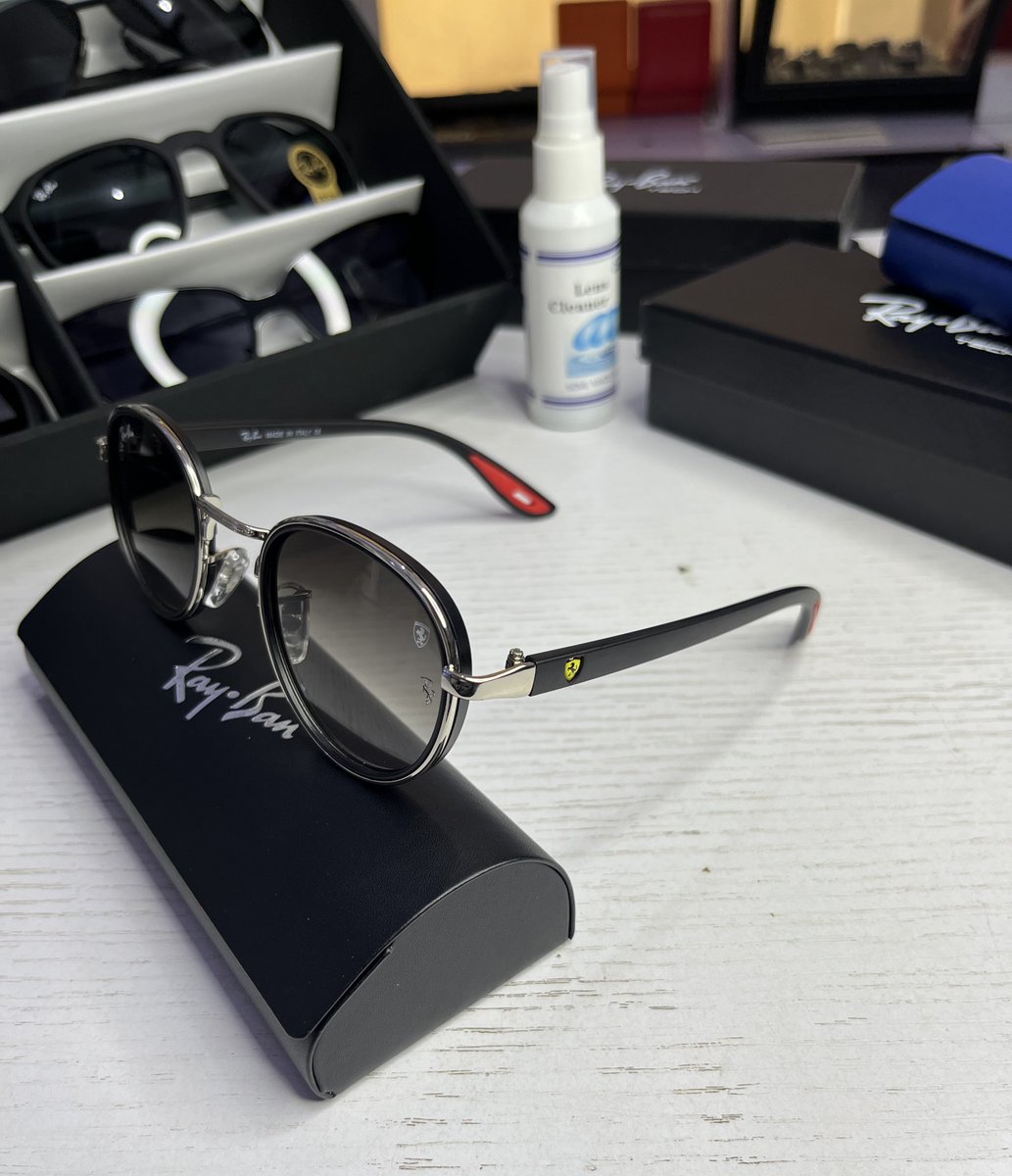 Sunglasses 😎 

14k🏷️
With case as seen

Kano, 09164640697