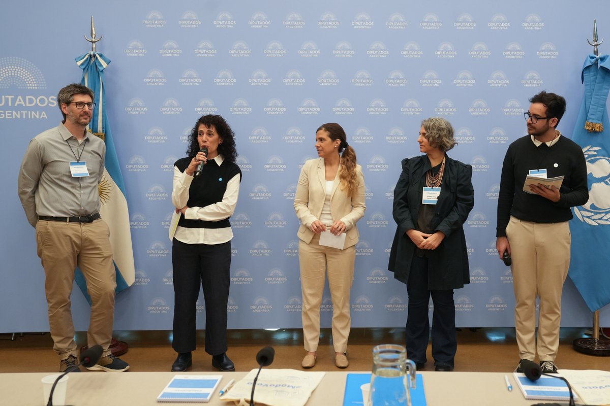 UNICEFargentina's tweet image. Así vivimos el #Hackathon #ModoVoto 🗳️✨
Ideas, energía y compromiso juvenil para decir fuerte: ¡queremos ser protagonistas de la democracia! 💬

📦 Descargá el kit #ModoVoto con herramientas para motivar la participación, el pensamiento crítico y el voto informado 👉…