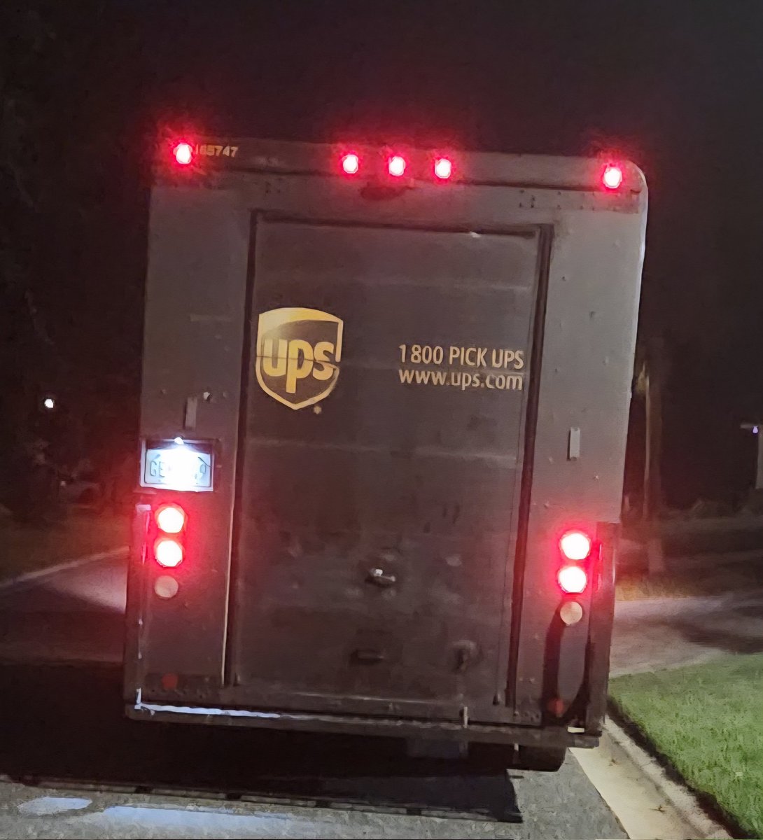 donrull's tweet image. If an road raging UPS driver threatens the safety of your home and property, isn't it nice to know that @UPS drags their feet in doing anything about it? 4 days before the appropriate department phone time to call me back. If this happens to you, call the police. #dobetterUPS