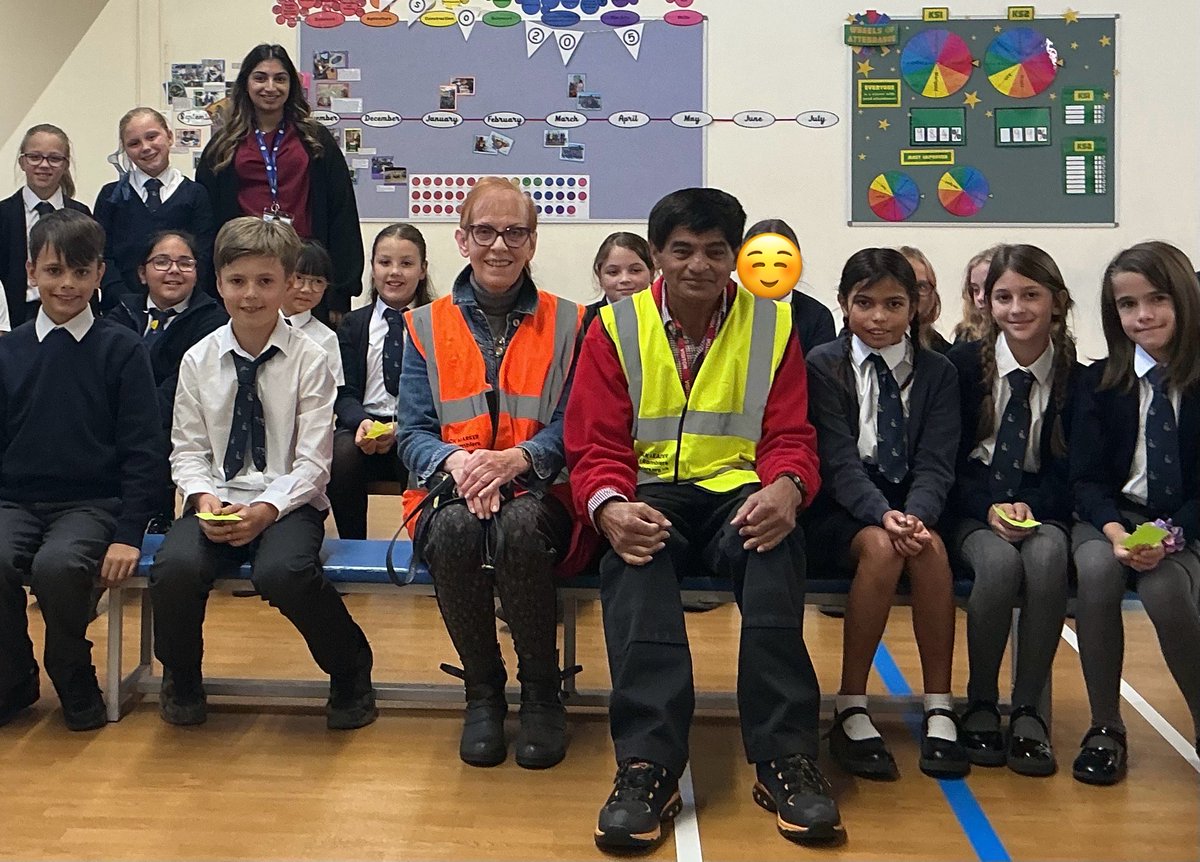 LancotSchool's tweet photo. Year 5 had an inspiring day today! We were so lucky to be visited by members of the Lea & Icknield Ramblers, a local walking group. They shared their perspective on how getting outdoors with others can be a huge boost to mental health.π³ #MentalHealthMatters #CommunityLinks https://t.co/GnbqNWi5uU