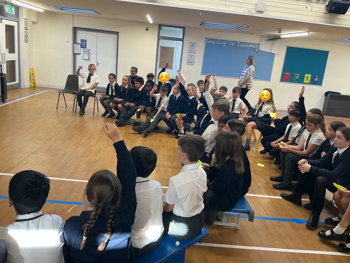 LancotSchool's tweet photo. Year 5 had an inspiring day today! We were so lucky to be visited by members of the Lea & Icknield Ramblers, a local walking group. They shared their perspective on how getting outdoors with others can be a huge boost to mental health.π³ #MentalHealthMatters #CommunityLinks https://t.co/GnbqNWi5uU