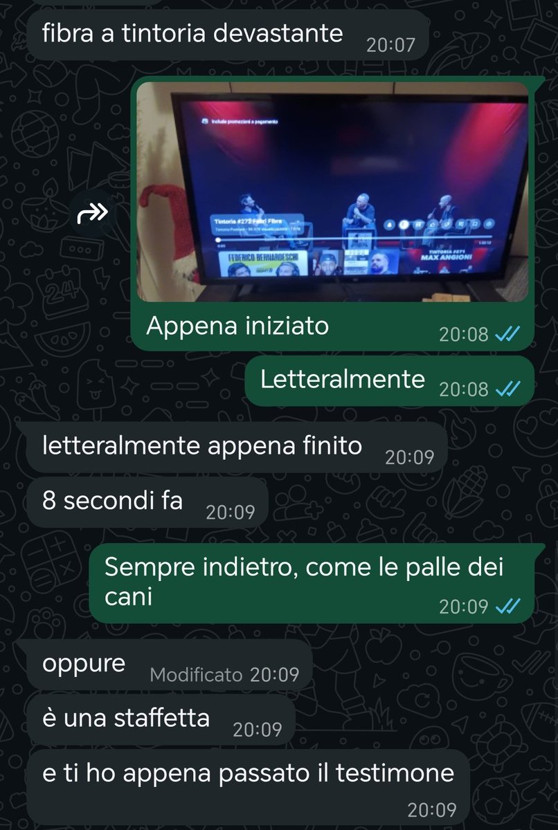 Chat di redazione sul pezzo con i colleghi #podcaster di Tintoria