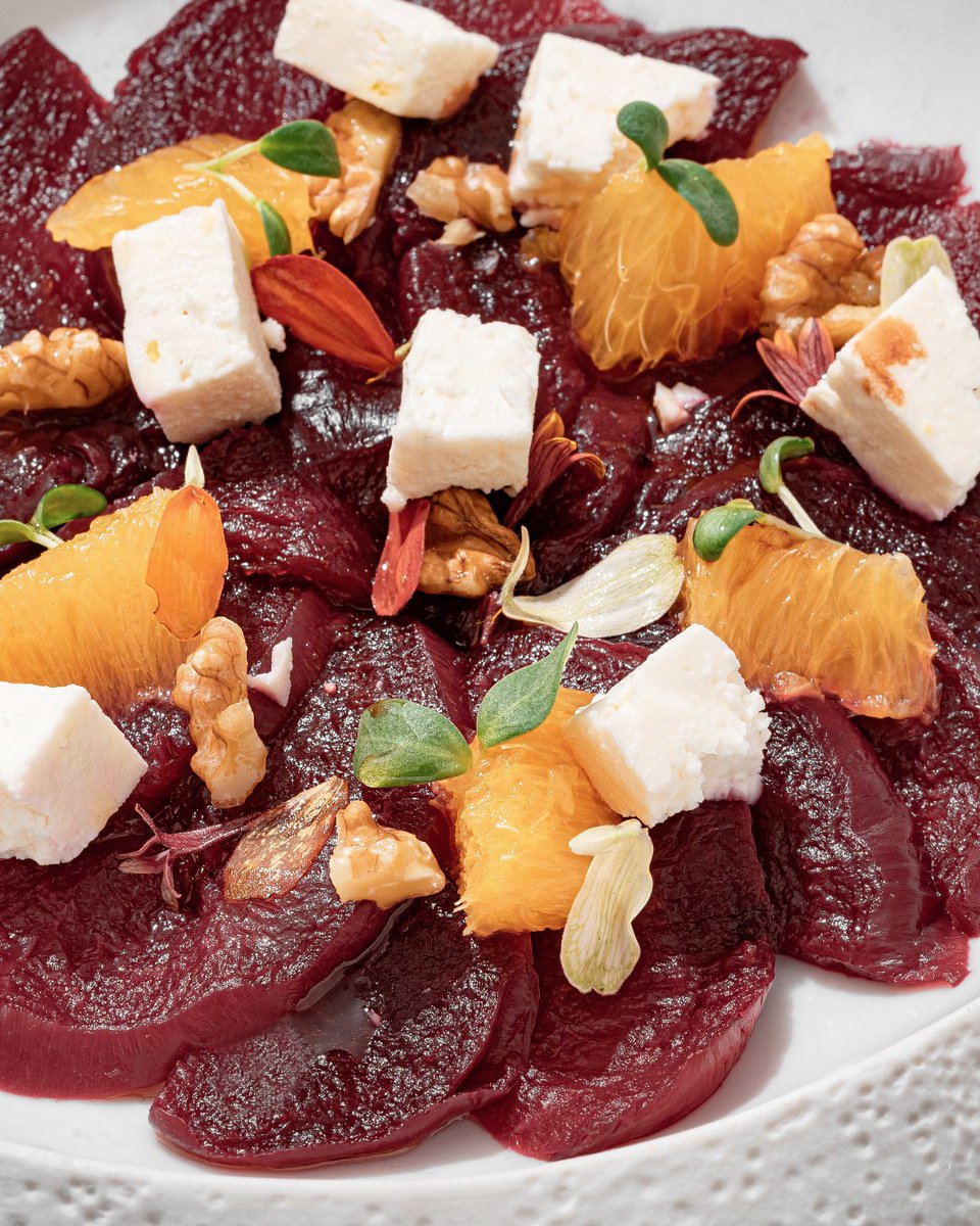 Beetroot bliss or scallops chic, which plate wins your heart? 

#FourSeasons #FSAlexandria #FSTaste