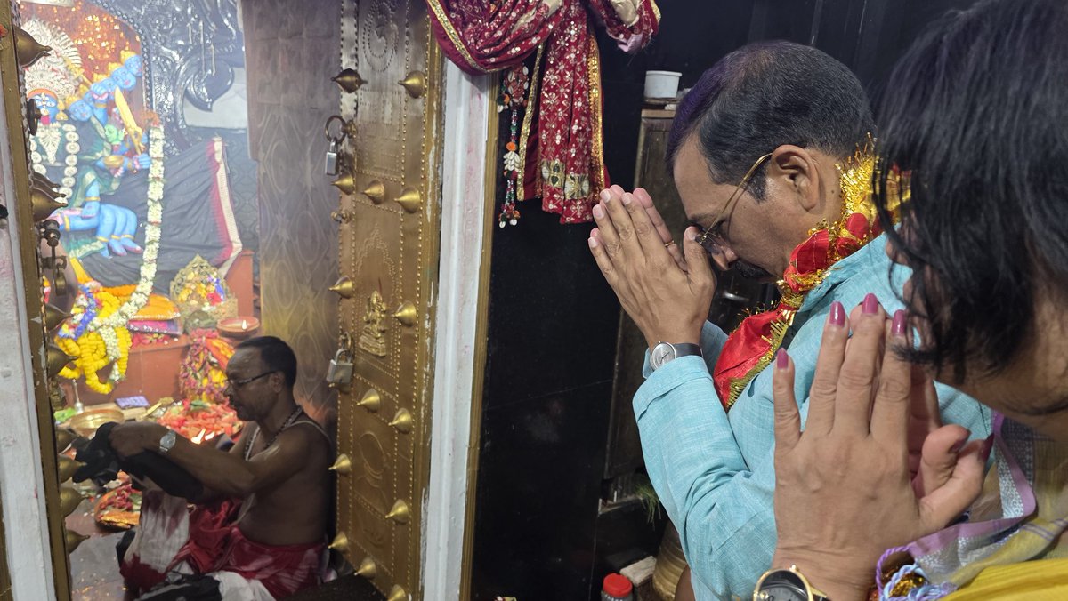 GMohapatraBjp's tweet photo. ପବିତ୍ର ମହାନବମୀ ଅବସର ରେ ମା ଗଡଚଣ୍ଡୀ ଙ୍କ ମହାକାଳୀ ବେସ ଦର୍ଶନ କରି ଜଗତ କଲ୍ୟାଣ ପାଇଁ ପ୍ରାର୍ଥନା କଲି।
#DurgaPuja2025 #Navaratri #Cuttack #GadaChandi https://t.co/ldNZFlTzjh