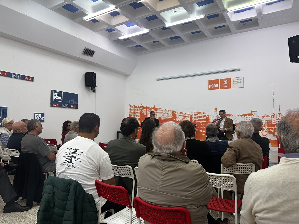 Comezamos os debates na Casa do Pobo moderados 👉🏻 polo compañeiro Rafael Arangüena

🗣️ Acompáñanos Salvador F. Moreda, sobre os "50 anos de democracia, a loita do socialismo coruñés"