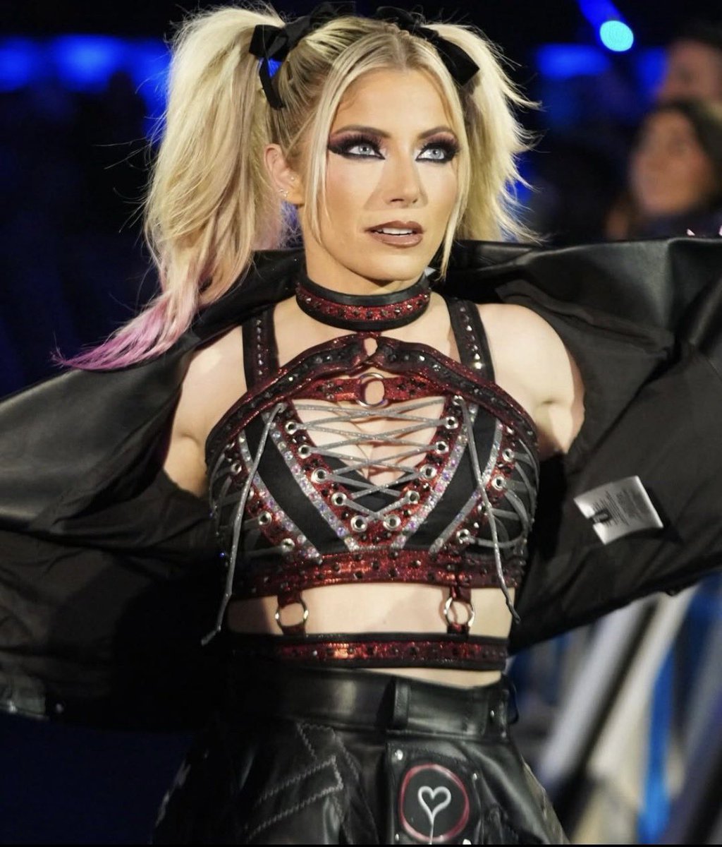 biteswidows's tweet image. in another world we got a Alexa Bliss vs Liv Morgan feud heading into mania