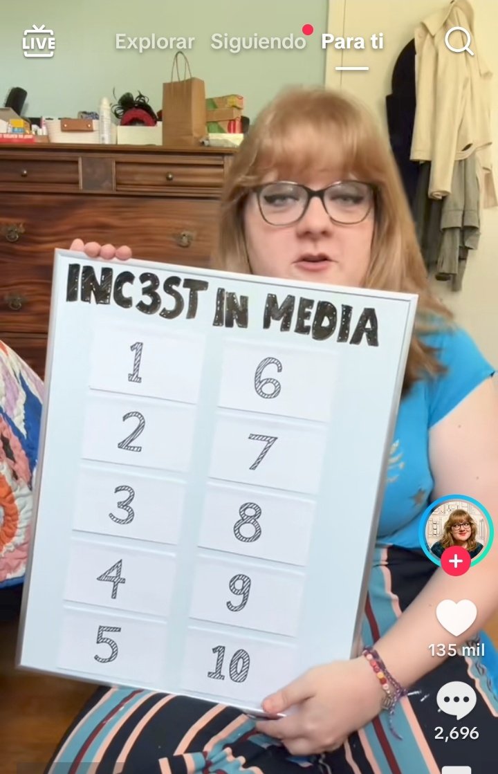 me salió anoche y me dio mucha risa pq salen jace y clary sjdkdk lo único q me molestó fue q dijo q dsp de enterarse q son hermanos se hacen novios y es mentiraaa checa tus datos vuelve a leer los libros etc escúchame niña. no sabes una mierda sobre el clace