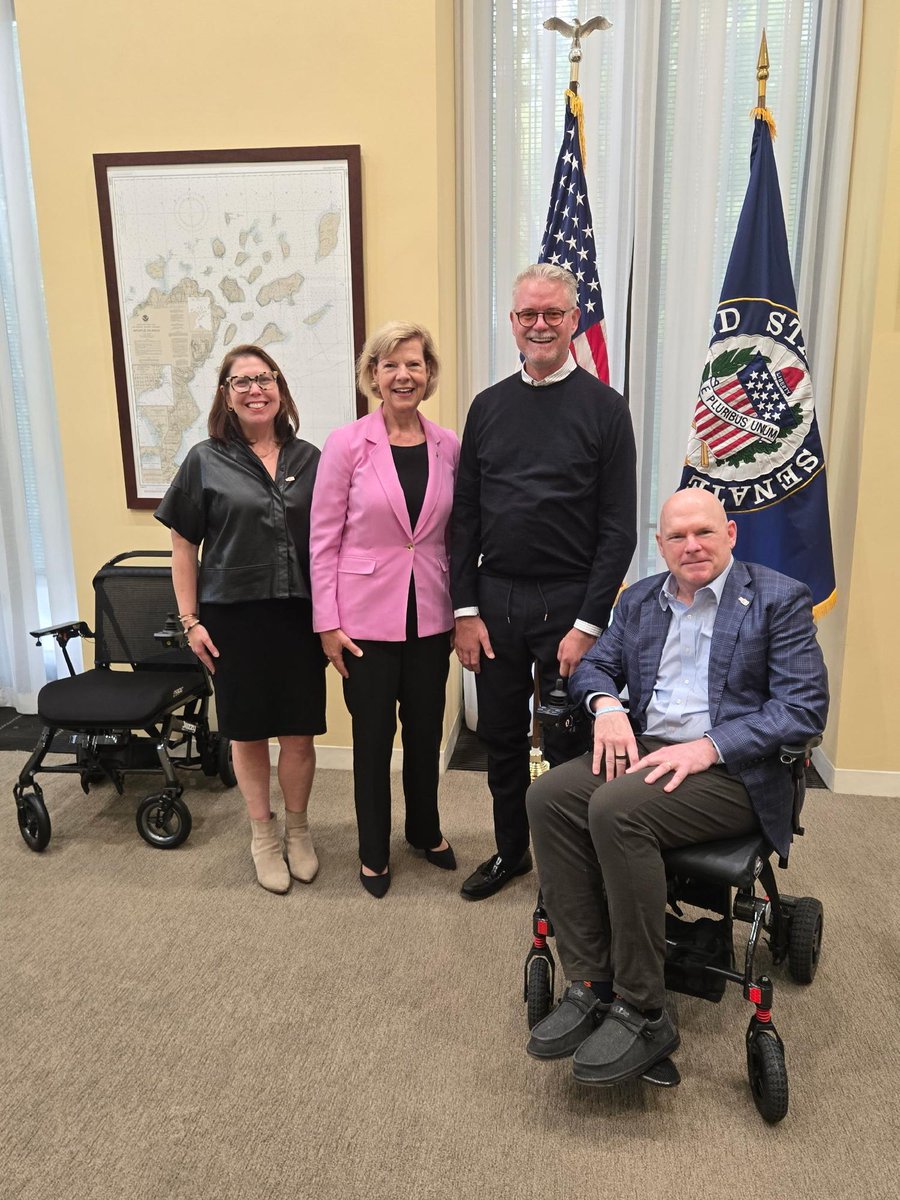 Next stop: all smiles with <a href="/SenatorBaldwin/">Sen. Tammy Baldwin</a>! Join @realericdane to advocate for the future of federally funded ALS research. Help us reauthorize ACT for ALS. bit.ly/4mlLjo7