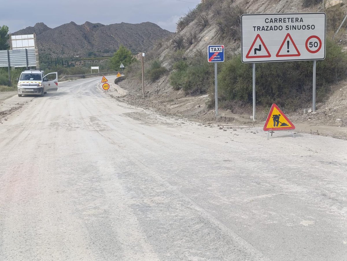 Fomento_RM's tweet photo. Situación de la red regional de carreteras a las 20:30 horas
✅ 📷 Reabierta al tráfico la RM-B10 entre #Ulea y #Archena
⚠️ Las brigadas continúan trabajando en la limpieza de arrastres provocados por las lluvias de ayer. Se recomienda circular con extrema precaución.