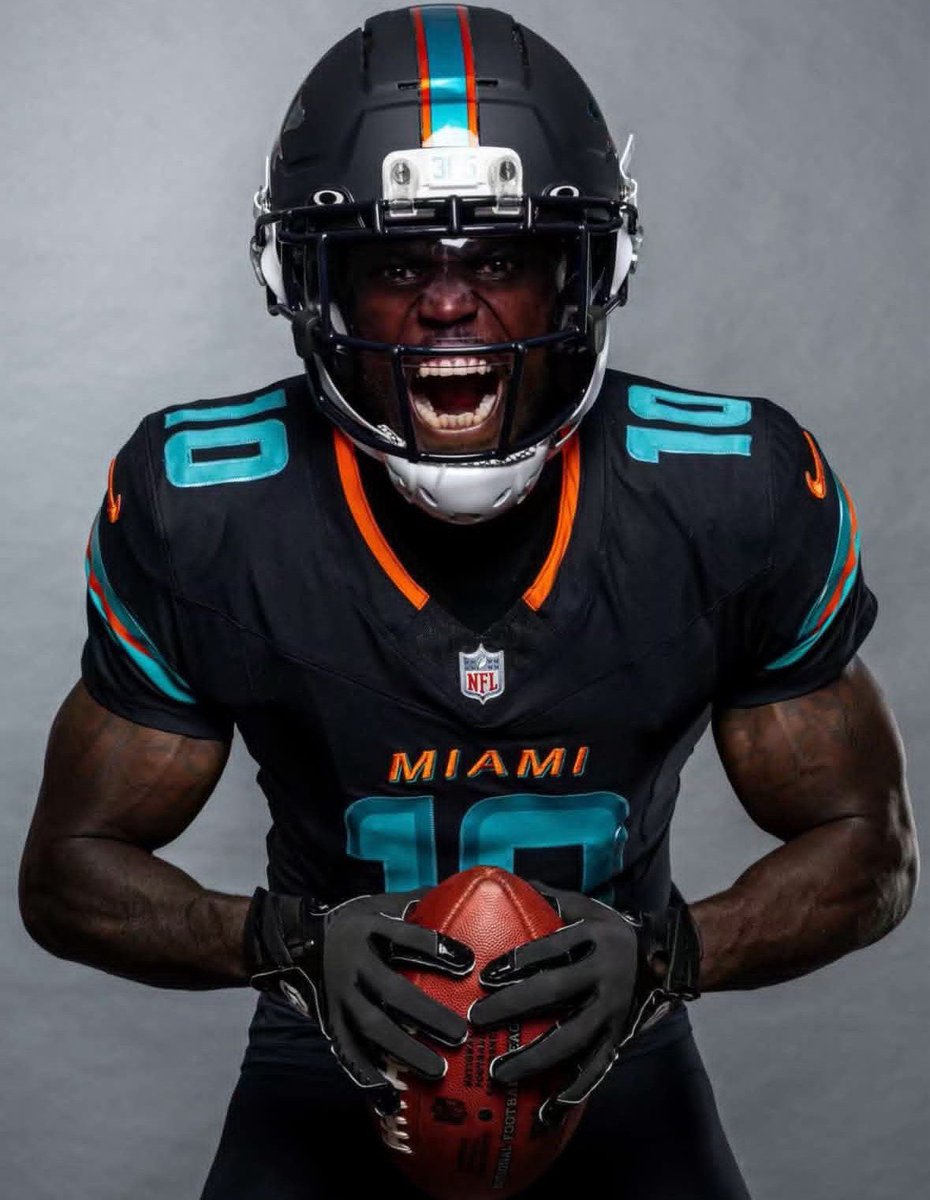 Coachkriegel's tweet photo. Since it’s probably the last time he ever wears aqua and orange I just want to say thanks to the Cheetah! He made the last few years exciting to watch Dolphins Football

Haven’t had a guy make us feel that way since ‘02 - ‘03 Ricky Williams 

Thanks for the memories Reek! https://t.co/lkTh2W7NQ6