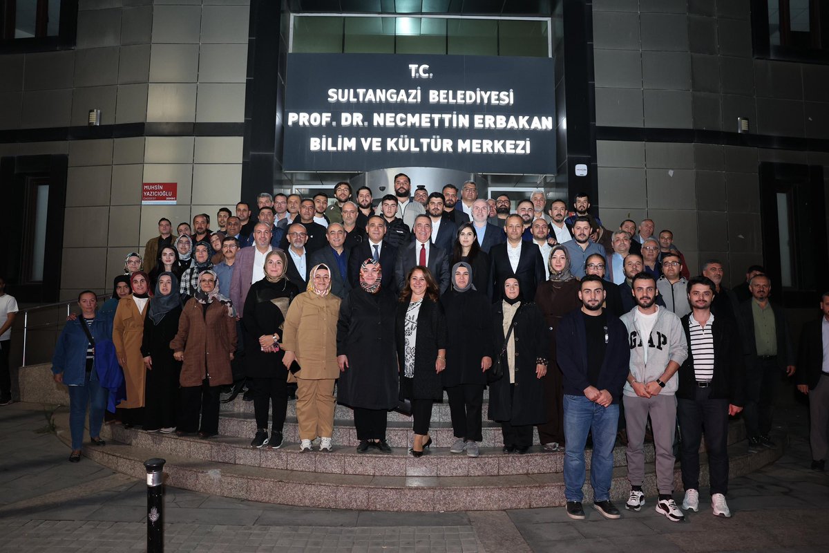 AK Parti Sultangazi İlçe Başkanlığımızca düzenlenen “Yerel Yönetimler” konulu İlçe Danışma Meclisi toplantımızda, İlçe Başkanımız İmdat Kamacı ile birlikte teşkilat mensuplarımızla bir araya geldik.

İlçemizi daha da güzelleştirmek için her daim omuz omuza çalıştığımız tüm