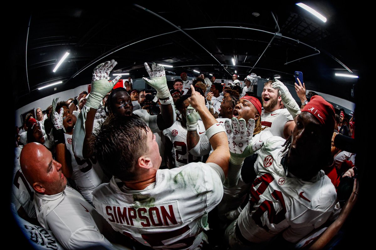 Walk in your trap, and take over your trap! #RollTide <a href="/ty_simpson06/">Ty Simpson</a> <a href="/KadynProctor1/">Kadyn Proctor</a> #OnToTheNextOne