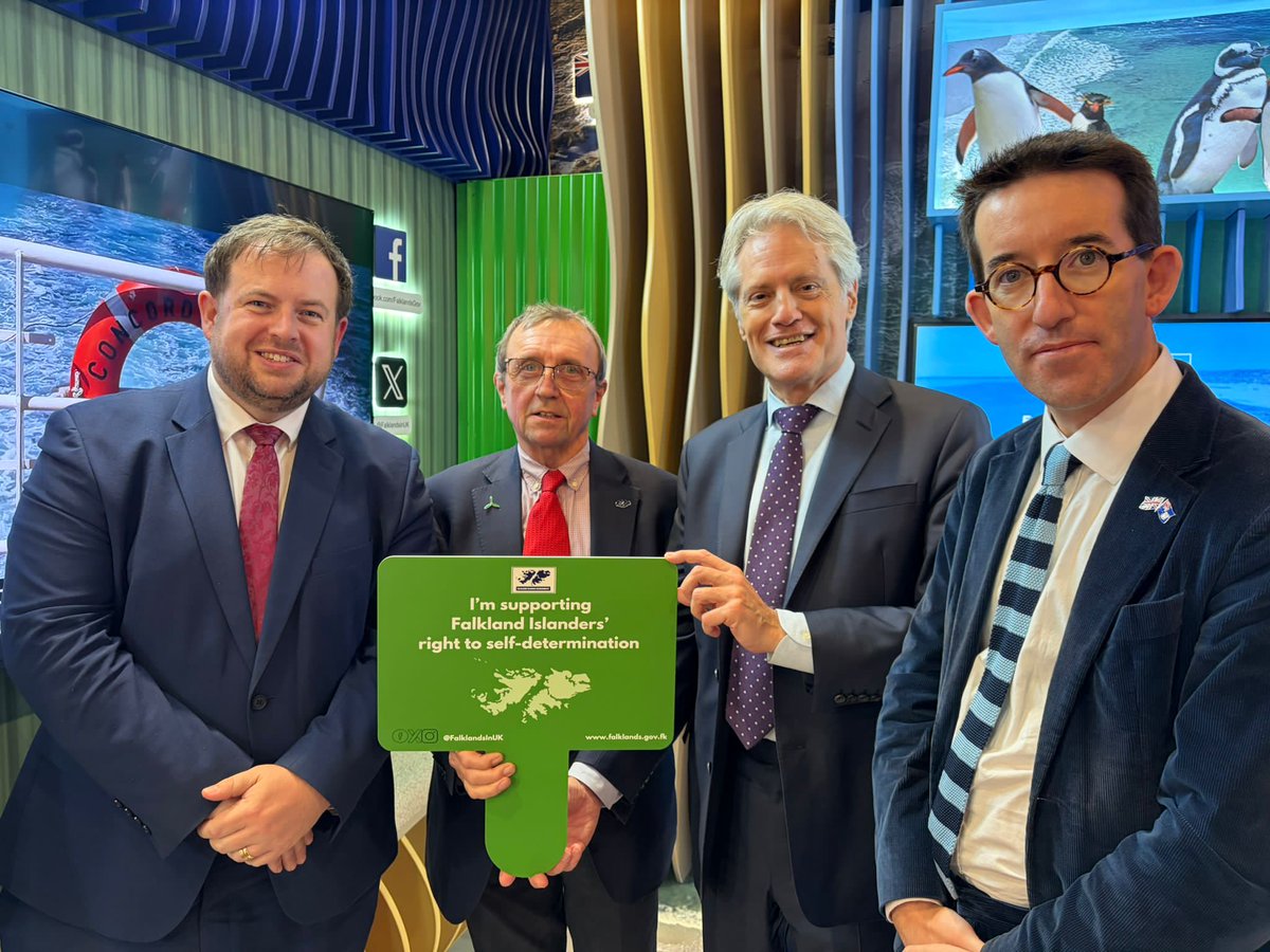 Great to meet with <a href="/ChelFulhamBen/">Ben Coleman</a>.  Thank you for your interest in and support for the Falkland Islands and our right to self-determination. #Falklands #LPC25 🇫🇰🇬🇧

<a href="/FalklandsGov/">Falkland Islands Gov</a>