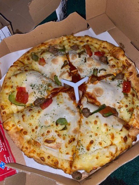 Yonghwaa89's tweet photo. @bbhbaron @bvIgzari Wahhh selamat ya untuk kalian berdua! Dapet pizza! https://t.co/I1L6wbWv1R