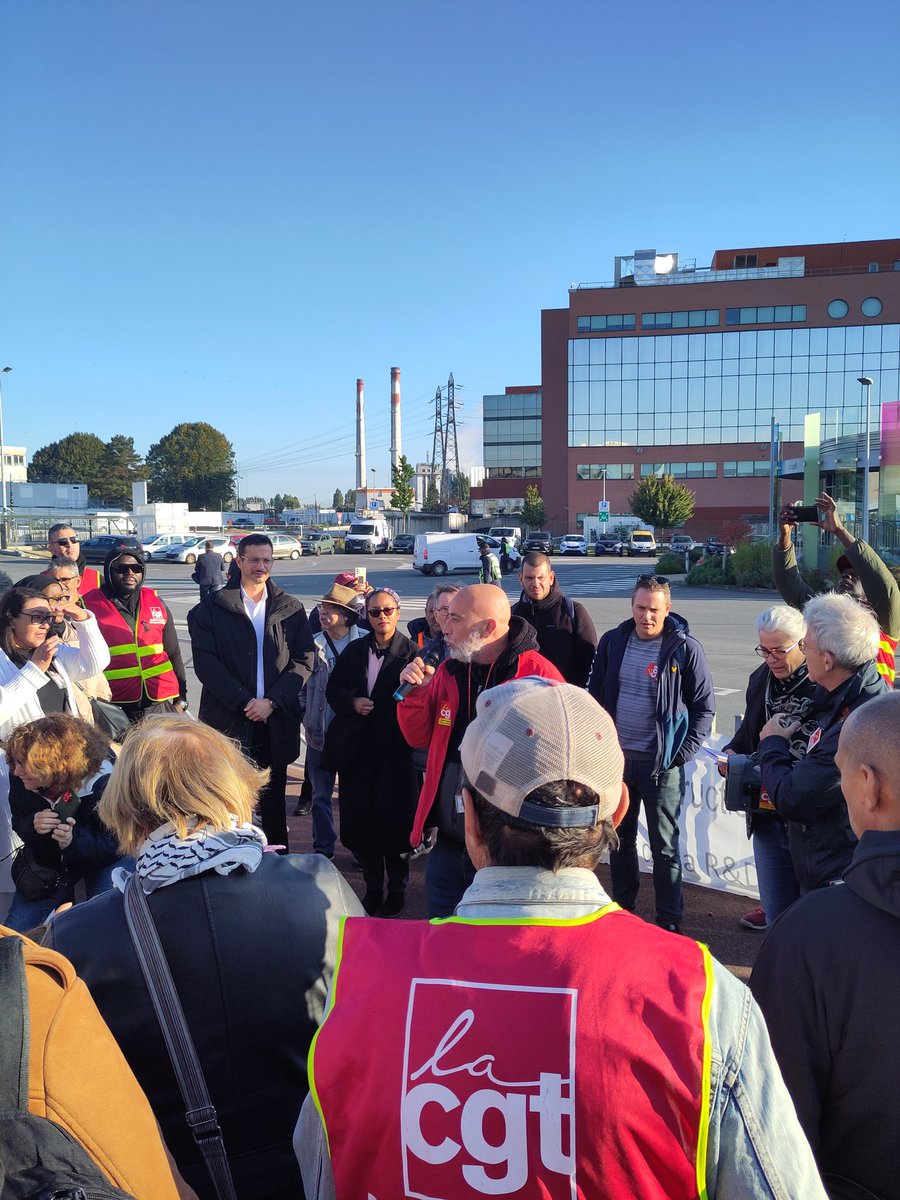 Avec <a href="/LamyaKirouani/">Lamya Kirouani</a> nous étions cette semaine devant les sites SANOFI à Maisons-Alfort et Vitry-sur-Seine, aux côtés des employés et élus syndicaux convoqués à l'aube pour des entretiens disciplinaires pouvant aller jusqu’au licenciement !