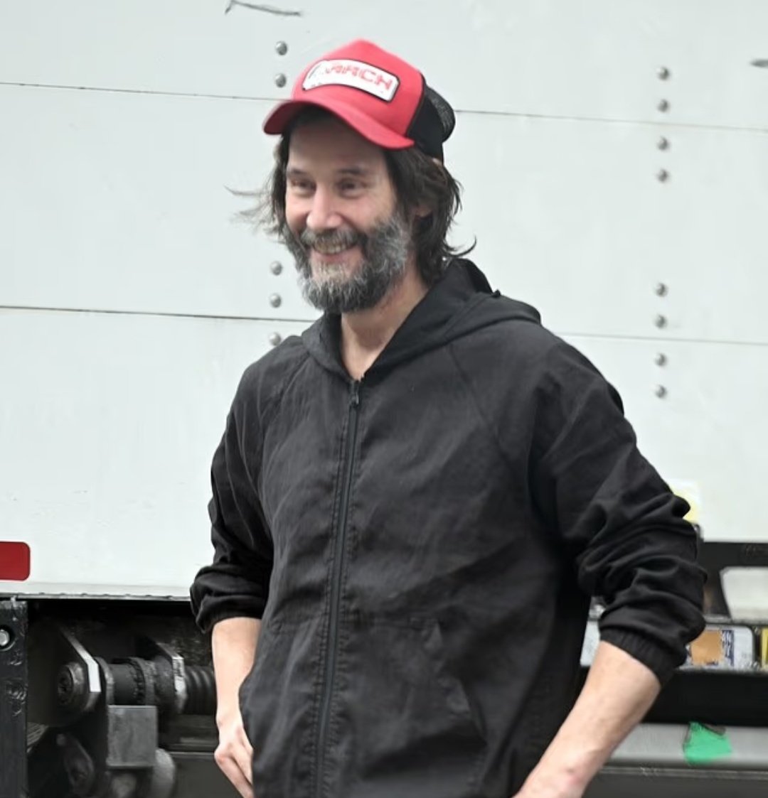 archiveskeanu's tweet photo. Keanu Reeves saying goodbye to Alexandra Grant with hugs, kisses, and heart signs before heading to the airport in New York City. https://t.co/MbAHWmba28