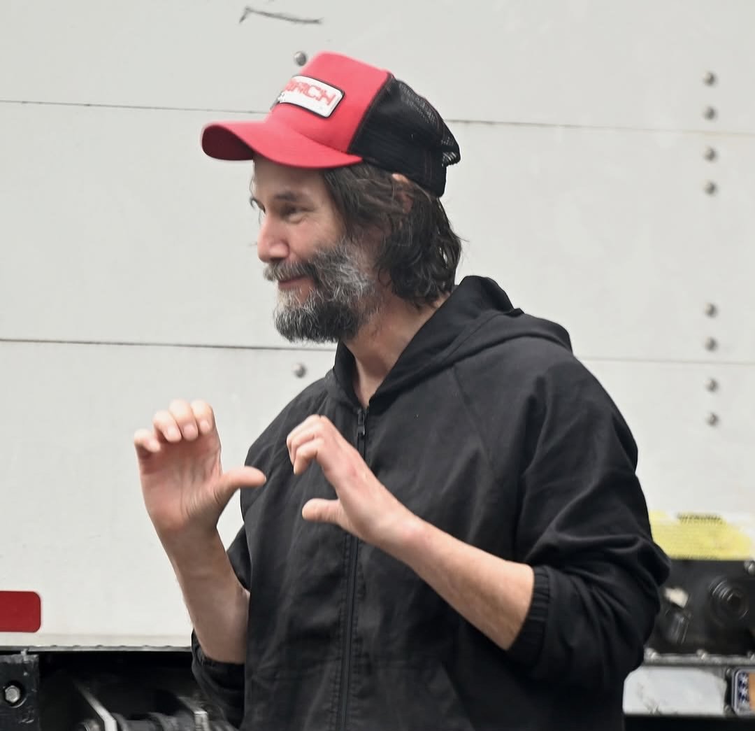 archiveskeanu's tweet photo. Keanu Reeves saying goodbye to Alexandra Grant with hugs, kisses, and heart signs before heading to the airport in New York City. https://t.co/MbAHWmba28