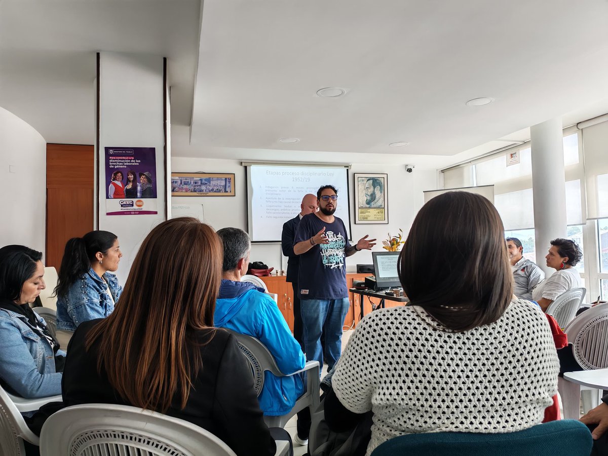 La semana pasada directivos y afiliados de <a href="/SUNETBogota/">SUNET Bogotá</a> participamos en la Escuela Sindical de la <a href="/CUTBTACMARCA/">CUT Bogotá C/marca</a> sobre Actualidad Internacional y Procesos Disciplinarios 

Continuamos fomentando la formación y la capacitación sindical para la defensa de nuestros derechos laborales