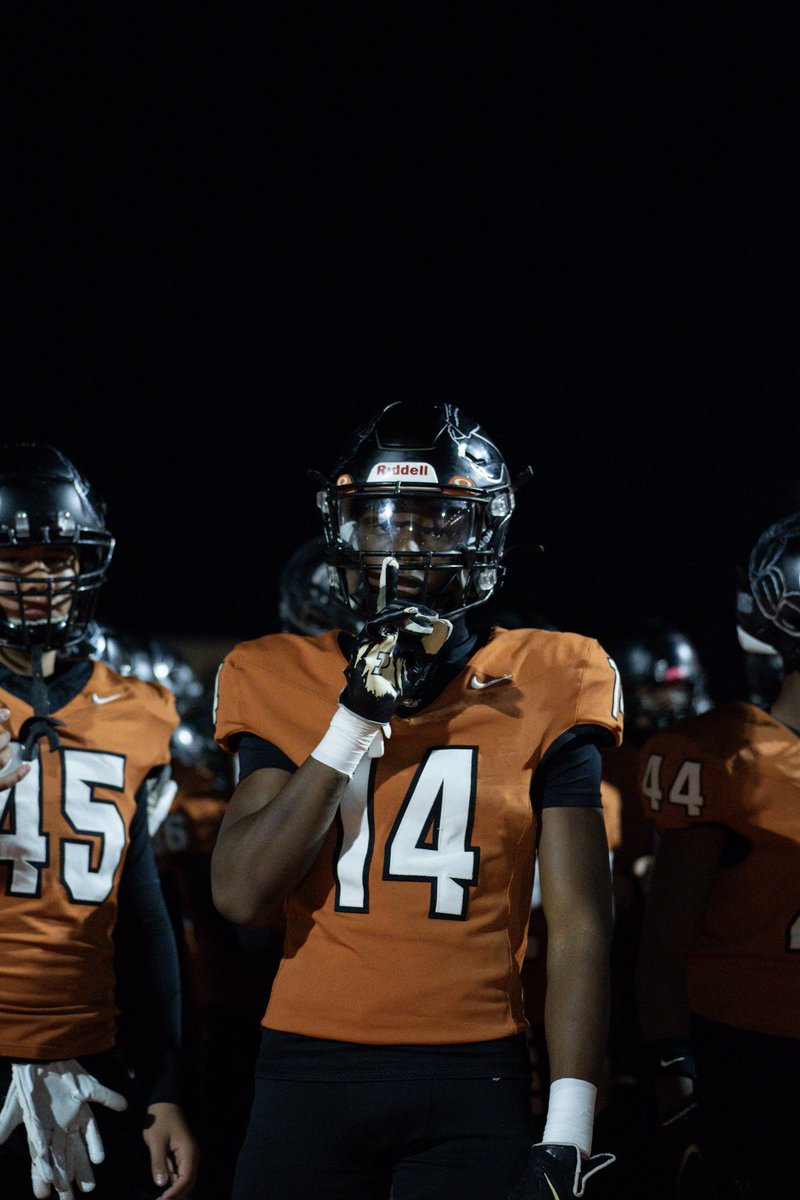 Mid season tape hudl.com/v/2Sped5

<a href="/AZcoachHenri/">🕸️Coach Henri 🕸️</a> <a href="/DEdgeFootball/">Desert Edge Football</a>