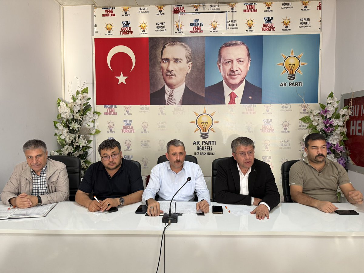 Haftalık İlçe yönetim kurulu toplantımızı il yönetim kurulu üyemiz  ve yönetim kurulu üyelerimiz ile gerçekleştirdik 
 Toplantımız hayırlara vesile olsun inşallah.
<a href="/Akparti/">AK Parti</a> 
<a href="/iekarayel/">Dr. İsmail Emrah KARAYEL</a> 
<a href="/fmfedaioglu/">Fatih Muhaddis FEDAİOĞLU</a> 
<a href="/caglayanyavuz/">Yavuz Çağlayan</a> 
<a href="/AKPartiG_Antep/">AK Parti Gaziantep</a>