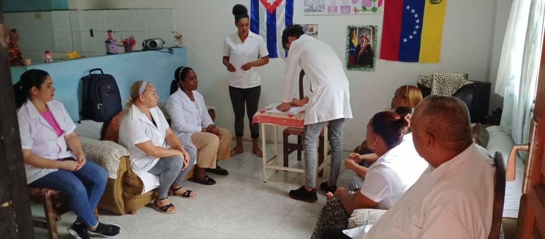 cubacooperaven's tweet image. Brigada Médica Cubana Perteneciente al Centro de Diagnóstico Integral Ramón de Montaño firmamos nuestro compromiso y apoyo al pueblo Venezolano 
#CubaCoopera