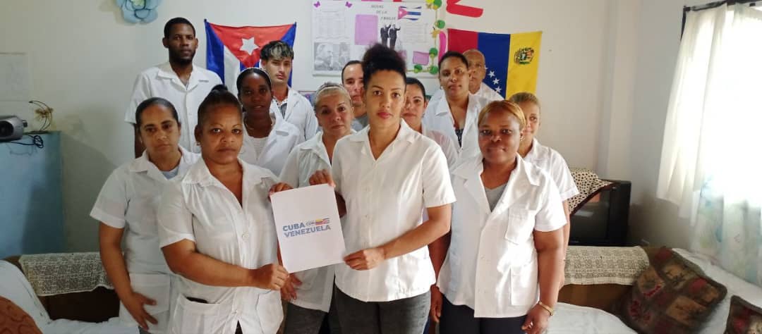 cubacooperaven's tweet image. Brigada Médica Cubana Perteneciente al Centro de Diagnóstico Integral Ramón de Montaño firmamos nuestro compromiso y apoyo al pueblo Venezolano 
#CubaCoopera