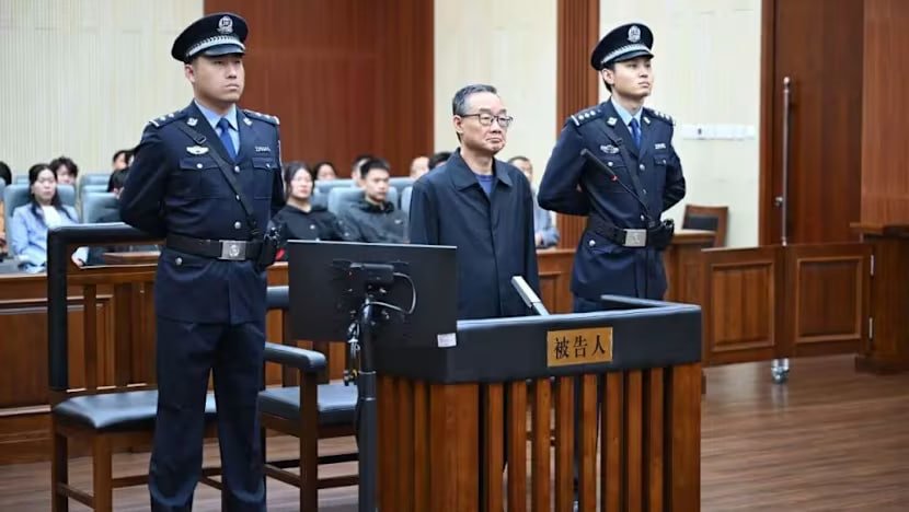 🚨 China's former Agriculture Minister Tang Renjian has been sentenced to death for accepting $38 million (300 crores) in bribes between 2007 and 2024.