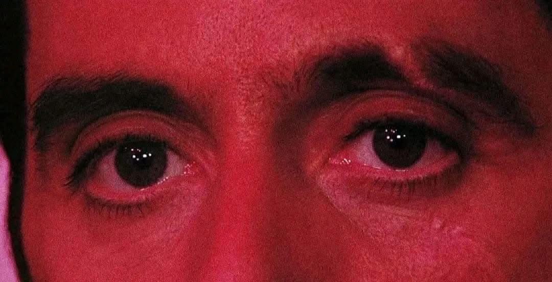 أركض نحو شيءٍ أهرب منه،
وأبتعد عن شيءٍ أفتقده.
أنا خصمي الوحيد،
وأنا الخاسر مهما انتصرت.

Scarface (1983)