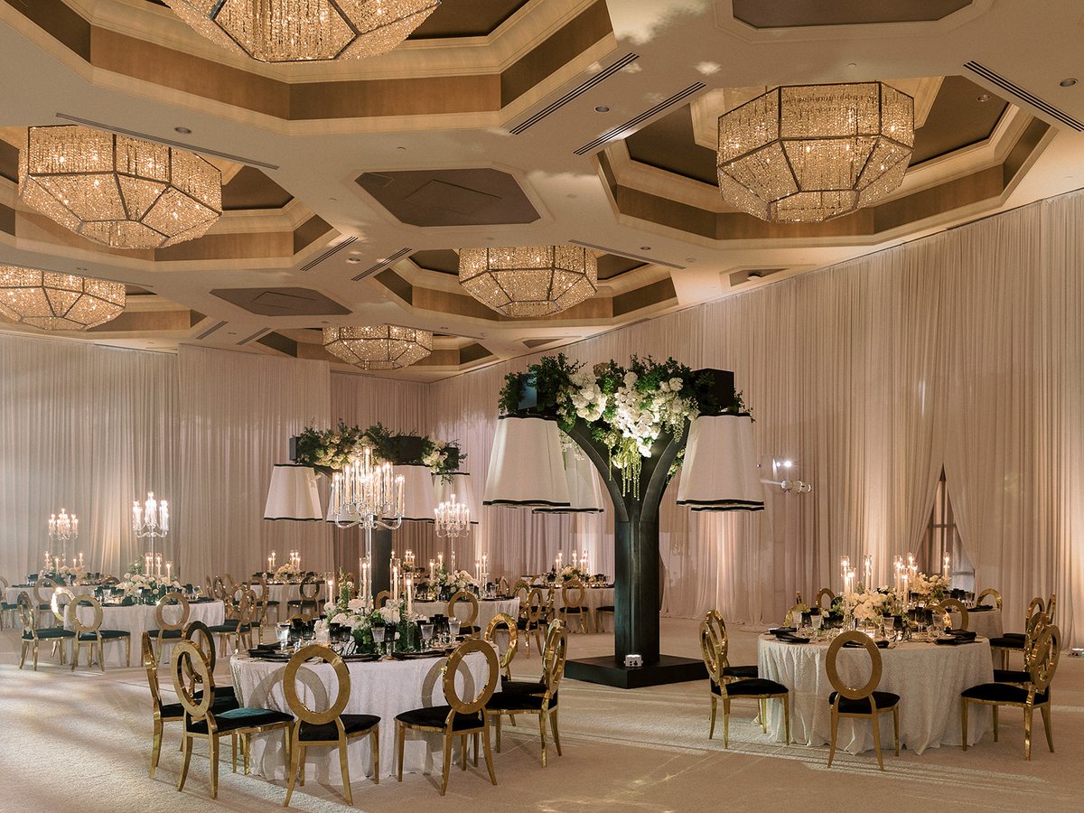 From breathtaking lakeside vows to a sparkling chandelier-lit reception, Four Seasons Orlando creates unforgettable moments that shine as beautifully as your special day. ✨