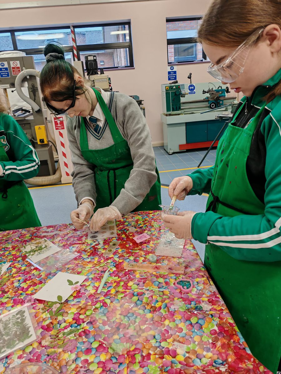 thornhill_td's tweet photo. TD club have been busy this week with epoxy resin and mini photo holders @ThornhillDerry https://t.co/8Yk000yAFt