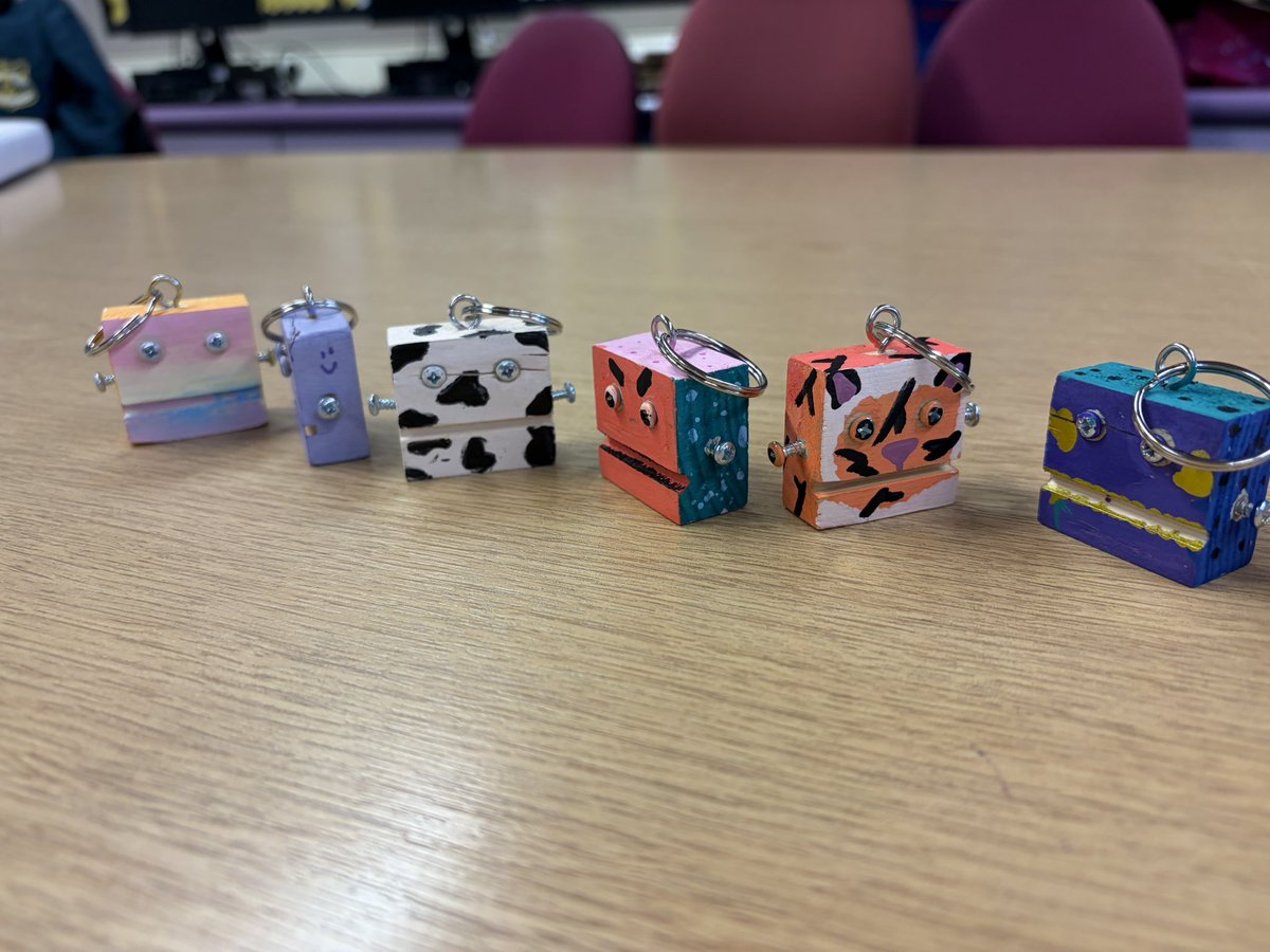 thornhill_td's tweet photo. Our Year 8 students have completed their workshop introduction with mini robot heads @ThornhillDerry super work everyone! https://t.co/V3Enr7SW9b