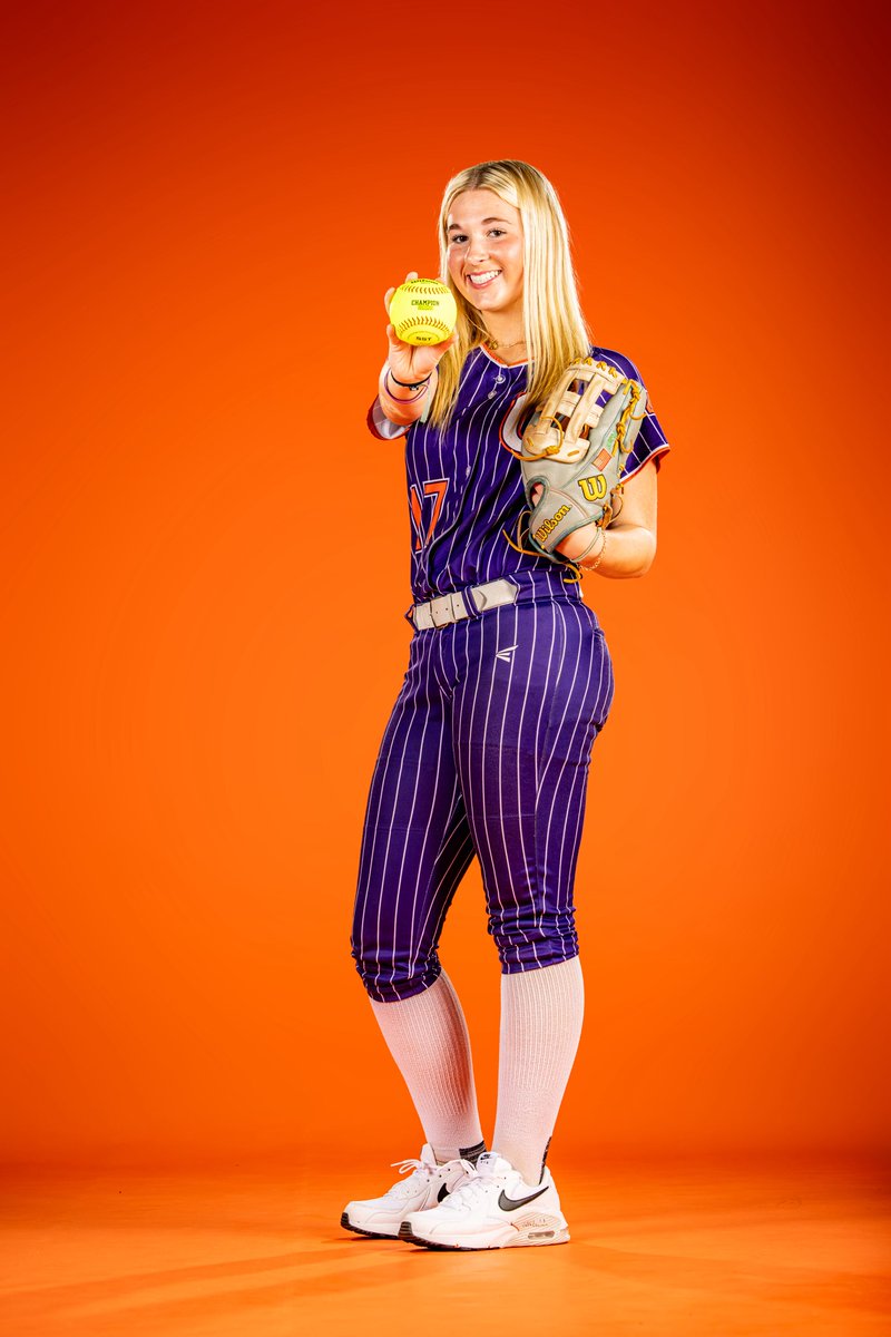 kaylanwsoftball's tweet photo. Media day with the U!! LOVE THIS FAM💜🧡 #wecleanupnice @UnityBlackwell @CoachJRB__ @JSloPhoto_VA 📸 https://t.co/8heAjb99Vb