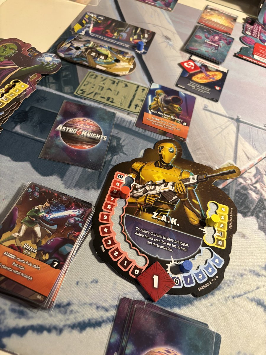 Seba_81's tweet image. Primera partida y primera victoria (in extremis) a Astro Knights de @DevirIberia . No había jugado nunca a Aeon’s End pero desde luego este es divertidísimo y rápido de jugar, con setup ágil y fácil de reglas. Recomendado! #juegosdemesa #boardgames
