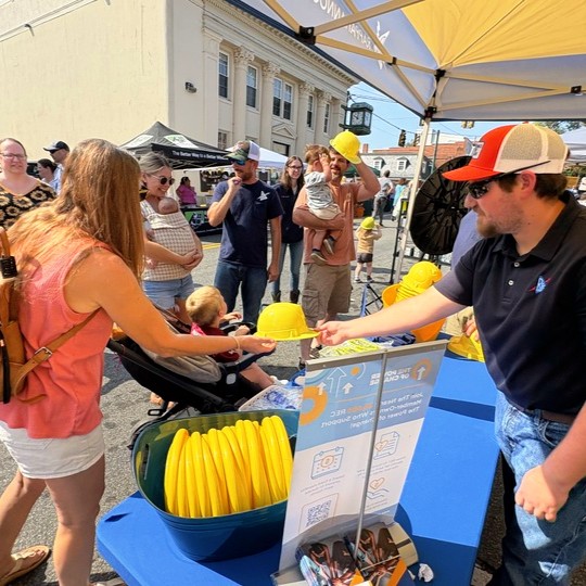 RappElecCoop's tweet image. September = service + community!

Our teams joined Adopt-A-Highway Clean-up, Orange Street Festival, Mad Jazz Wine Festival, and more across the territory.

Thanks to all who connected with us along the way! #PowerOfCommunity
