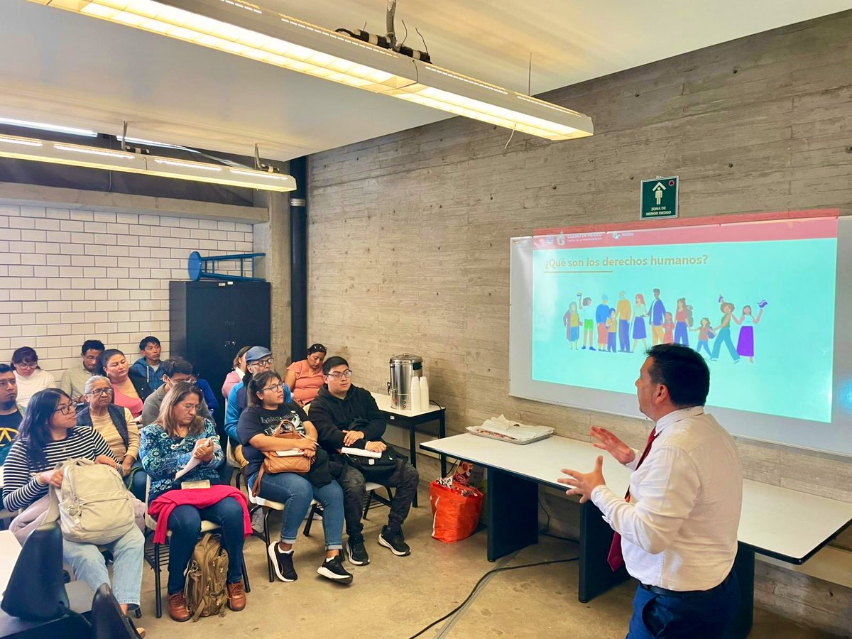 PDHCDMX's tweet photo. #Entérate 📢 Ayer desde el plantel San Lorenzo #Tezonco de la @UACM , la #IESIDH, a través del Maestro Aarón Garduño Jiménez, platicamos acerca de los  “#DerechosHumanos: la importancia del enfoque diferencial en la atención de las #PersonasMayores”, en el marco del curso-taller “La plenitud de vida para una vejez digna”.  Durante el acto inaugural se contó con la participación del Rector de la UACM, Mtro. Juan Carlos Aguilar. Esta actividad surge en el marco de la colaboración IESIDH-UACM como parte de la construcción del #PDHCDMX y contribuye a cambiar nuestra forma de pensar y sentir sobre el #Envejecimiento.