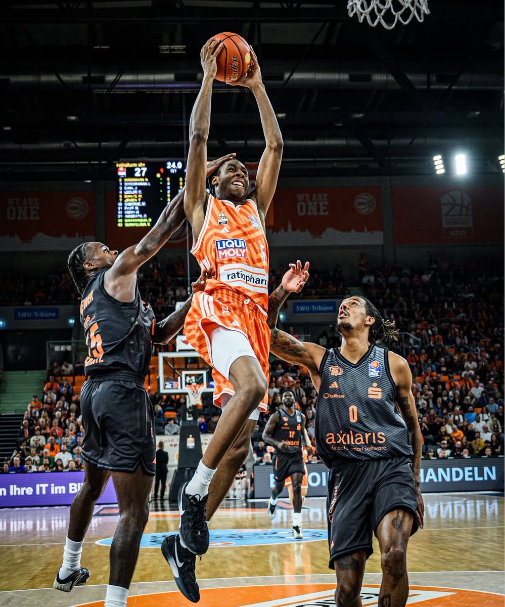 Considered one of the top 2006 prospects out of the NCAA alongside Ruzic, Mohamed Diakite (2006, 🇫🇷) played around 12 minutes in short stints. He brings unique physical tools, handles the ball well for his size and combines with speed in the open court - making him a big time