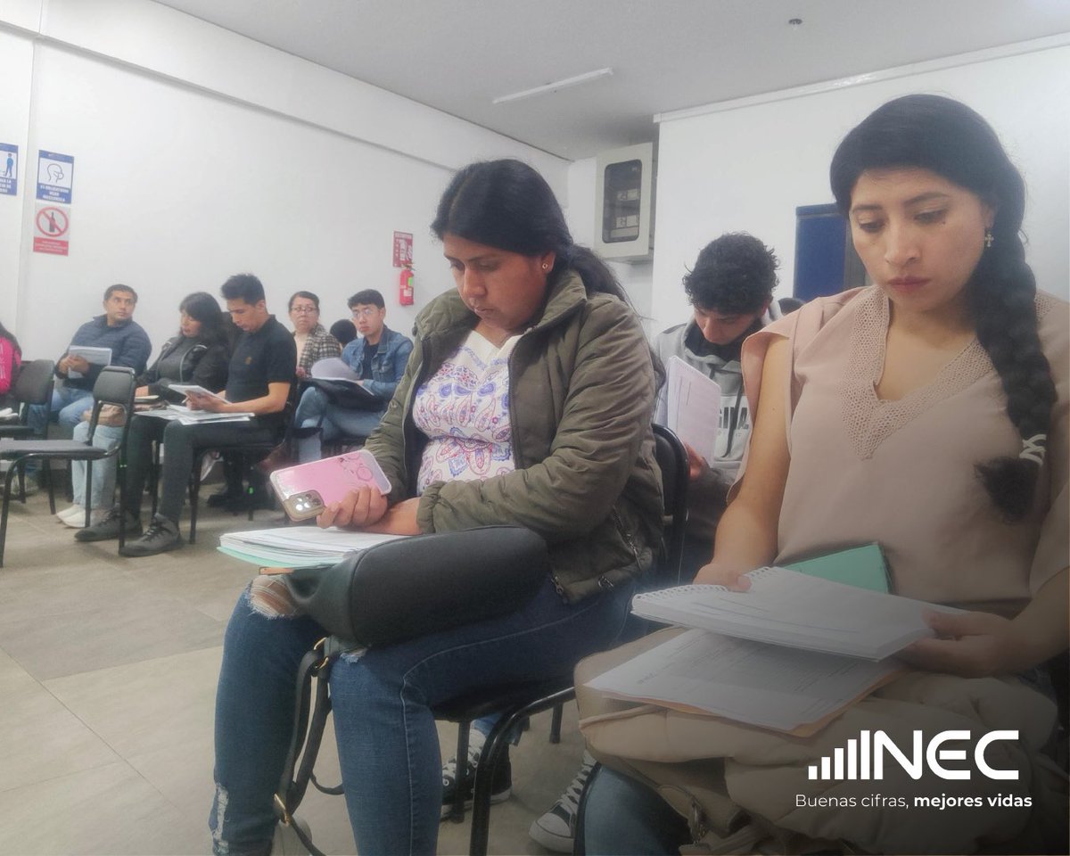 Ecuadorencifras's tweet photo. 📍Ambato | Coordinación Zonal 3
🌱📊 Seguimos trabajando en la selección y capacitación del personal de campo para la Encuesta de Superficie y Producción Agropecuaria Continua #ESPAC, para garantizar una recolección de datos de calidad sobre el sector agrícola y pecuario de Ecuador, lo que permitirá generar información oportuna y necesaria para el diseño de políticas públicas y la toma de decisiones basadas en evidencia, que contribuyen al desarrollo del país.
#BuenasCifras #MejoresVidas