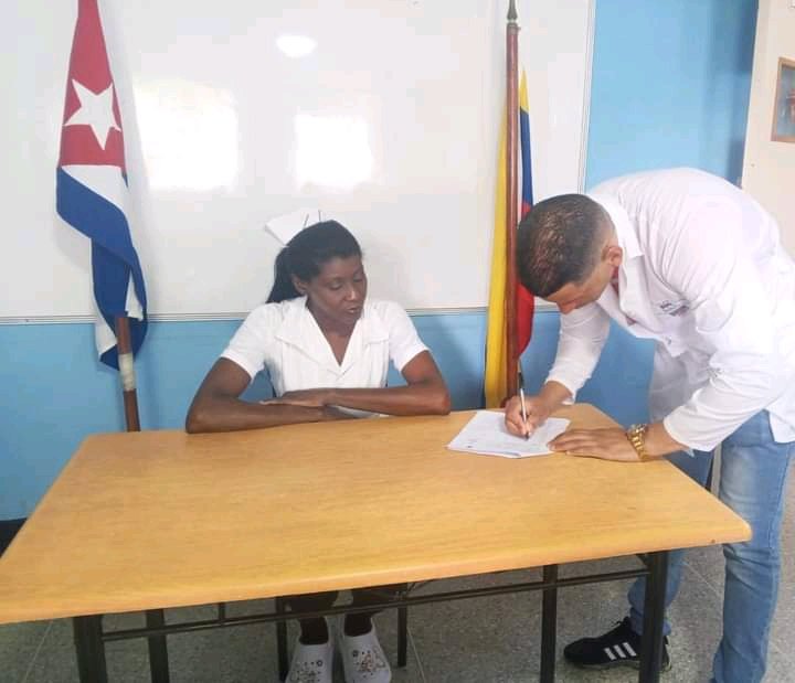 DCMedicaDistrit's tweet photo. Se realiza firma de reafirmación y apoya con nuestros hermanos venezolanos en el Centro de Diagnóstico Integral El Pinar del Estado Distrito Capital. #CubaPorLaVida https://t.co/nnUjnCTSLl
