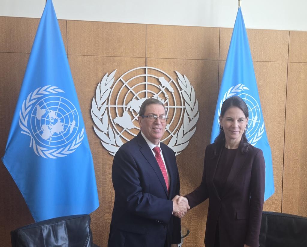 Bruno Rodríguez P (@brunorguezp) on Twitter photo Me reuní con <a href="/UN_PGA/">UN GA President</a>, Annalena Baerbock, como parte de #AGNU80.
Reafirmé el compromiso de #Cuba con el multilateralismo, la paz y seguridad internacionales, el respeto al Derecho Internacional y la Carta de la <a href="/ONU_es/">Naciones Unidas</a>, y la promoción de la cooperación y el desarrollo sostenible. Me reuní con <a href="/UN_PGA/">UN GA President</a>, Annalena Baerbock, como parte de #AGNU80.
Reafirmé el compromiso de #Cuba con el multilateralismo, la paz y seguridad internacionales, el respeto al Derecho Internacional y la Carta de la <a href="/ONU_es/">Naciones Unidas</a>, y la promoción de la cooperación y el desarrollo sostenible.