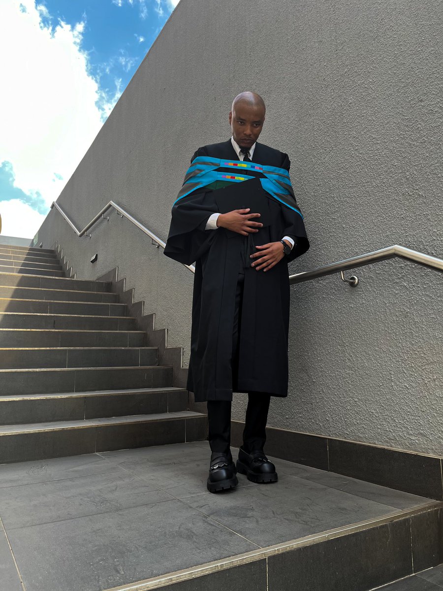 HopePerfect_Dla's tweet photo. Honoured 👨🏻‍🎓♥️ https://t.co/XysO6cDTZW