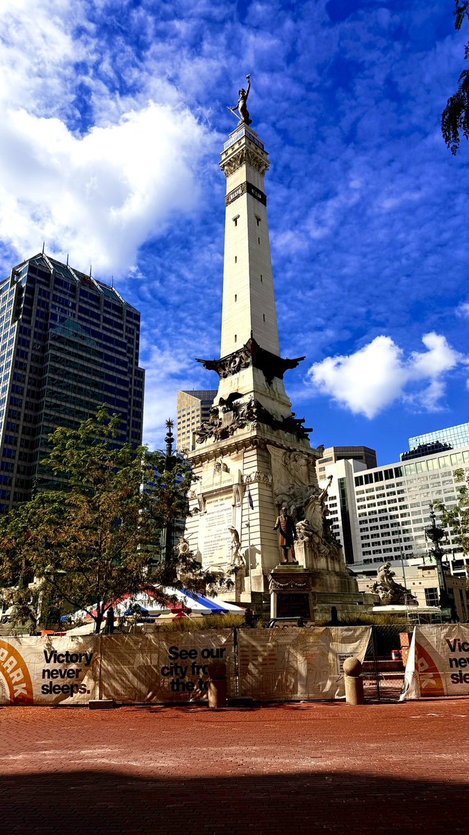 ChrisMH91's tweet image. Downtown Indianapolis #fyp #chrismh91 #chrishutchinson #indianapolisindiana #downtown