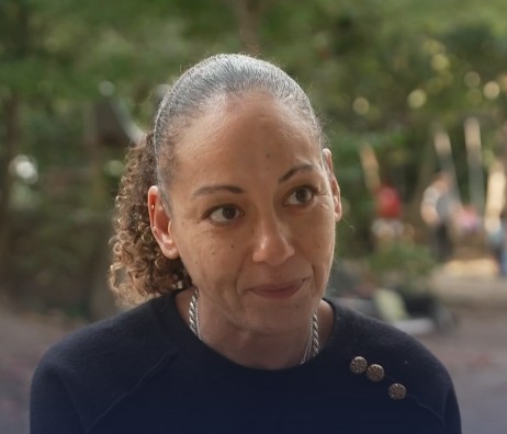 Beste <a href="/terzaketv/">Terzake</a> 
Als u iemand interviewt, is het uw journalistieke plicht om de achtergrond van die persoon te melden. U interviewde Laila, volgens haar FB-pagina een 'digitale maker'. Haar FB-profiel lijkt wel een permanente etalage voor PVDA/Comac-propaganda. #terzaketv